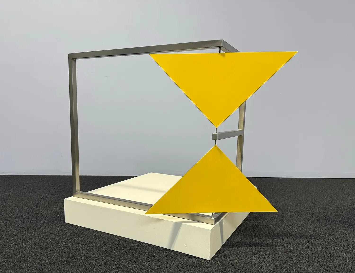 16529, Roger Phillips, Triangular Corner, 2005