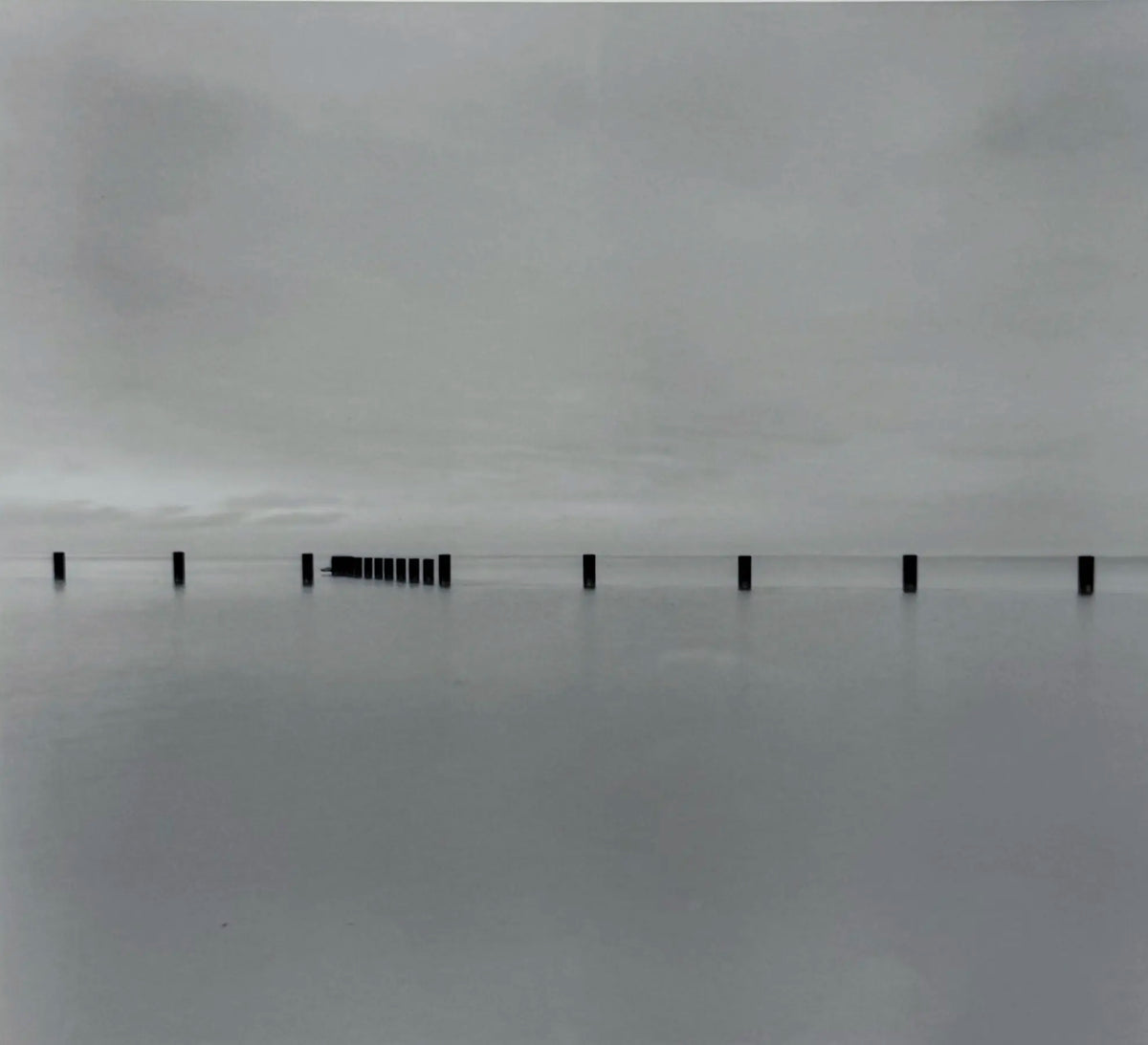 18895, Michael Kenna, Line of Posts, Chicago, Illinois, USA, 2001