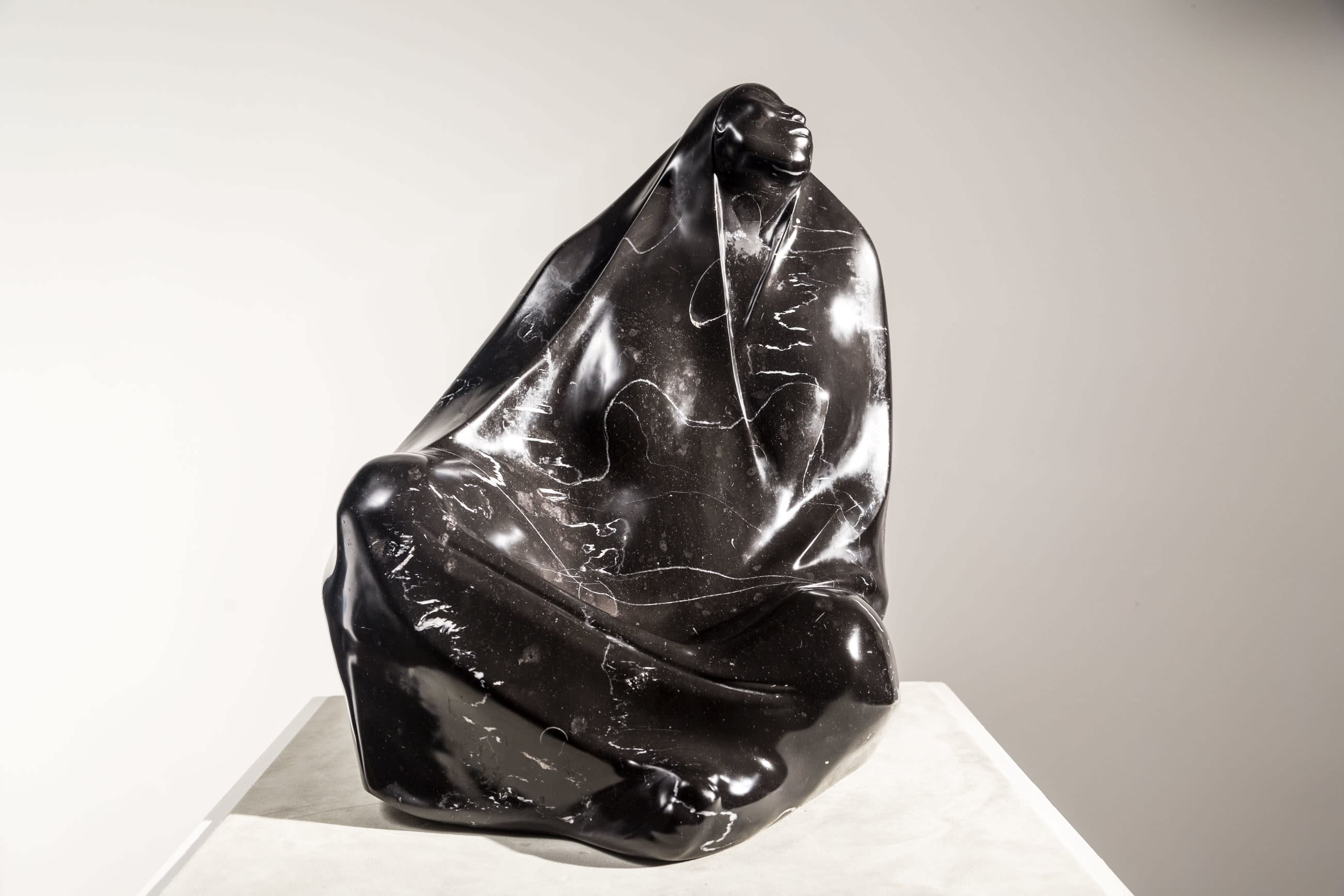 15621, Francisco Zúñiga, Mujer Sentada con Rebozo (Seated Woman with Shawl), 1974