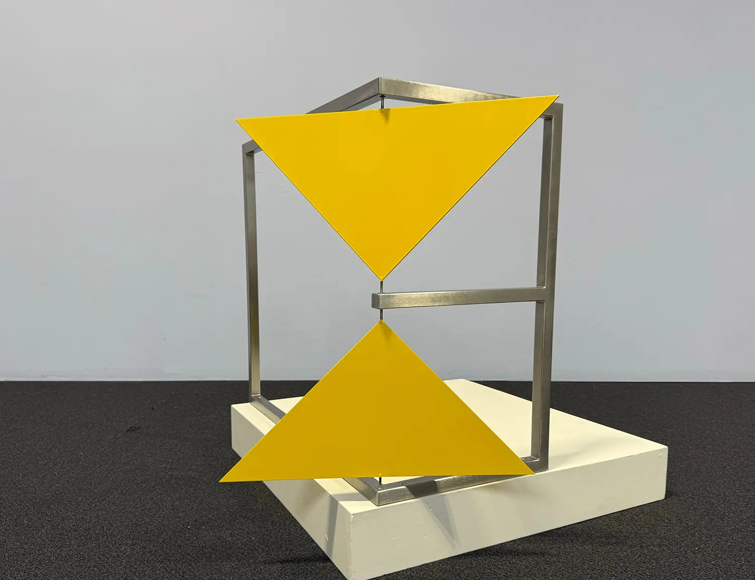 16529, Roger Phillips, Triangular Corner, 2005